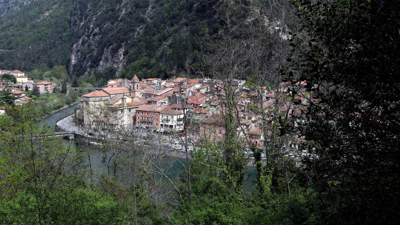 Das Roya-Tal, zwischen Mittelmeer und den Alpen gelegen: hier ereignete sich ein Lawinenunglück, bei dem vier Menschen starben.