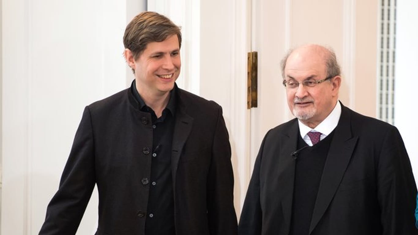 Daniel Kehlmann (l) und Salman Rushdie bei einer Diskussionsveranstaltung in New York.