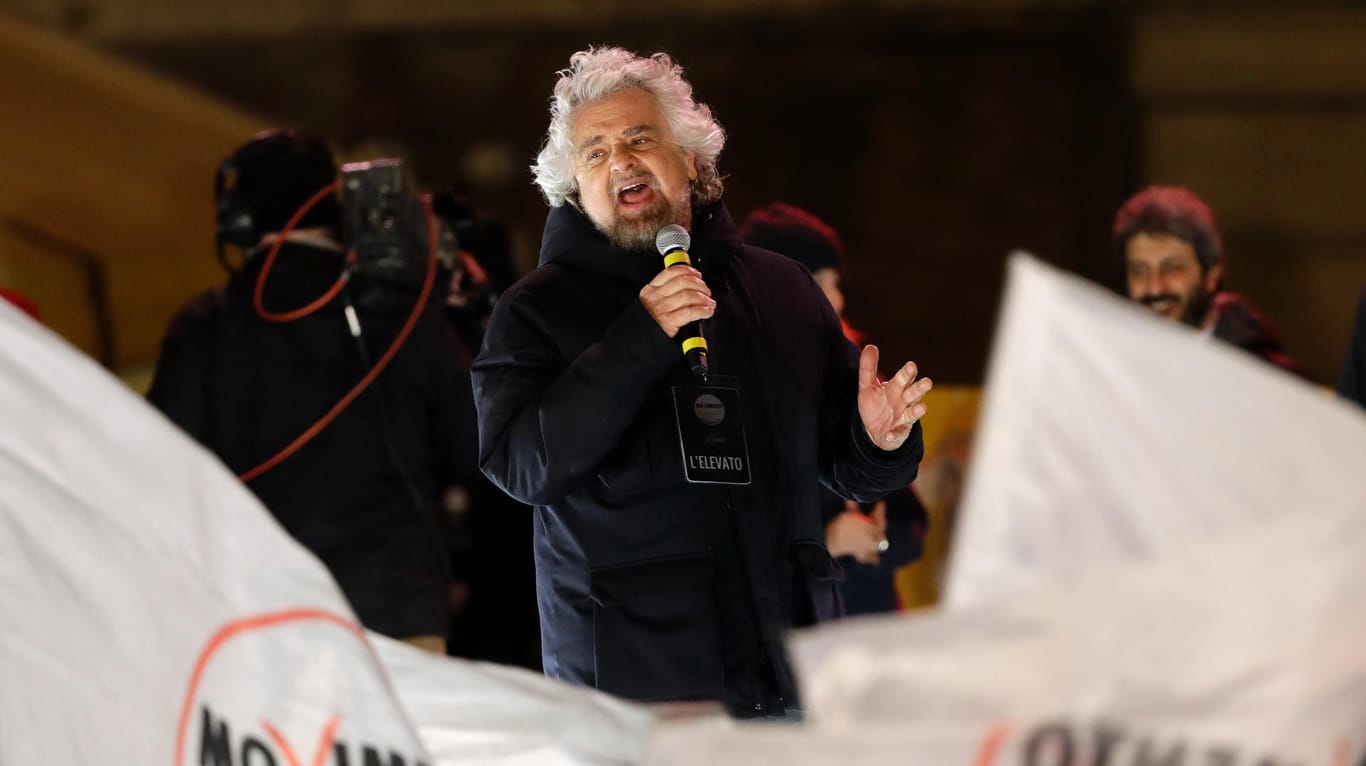Beppe Grillo bei einer Kundgebung in Rom: Die Fünf-Sterne-Bewegung des Satirikers gilt als besonders eurokritisch.