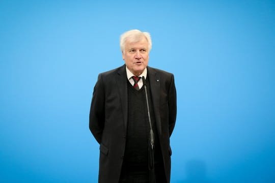 Der Wechsel von CSU-Chef Horst Seehofer als Bundesinnenminister nach Berlin steht fest.