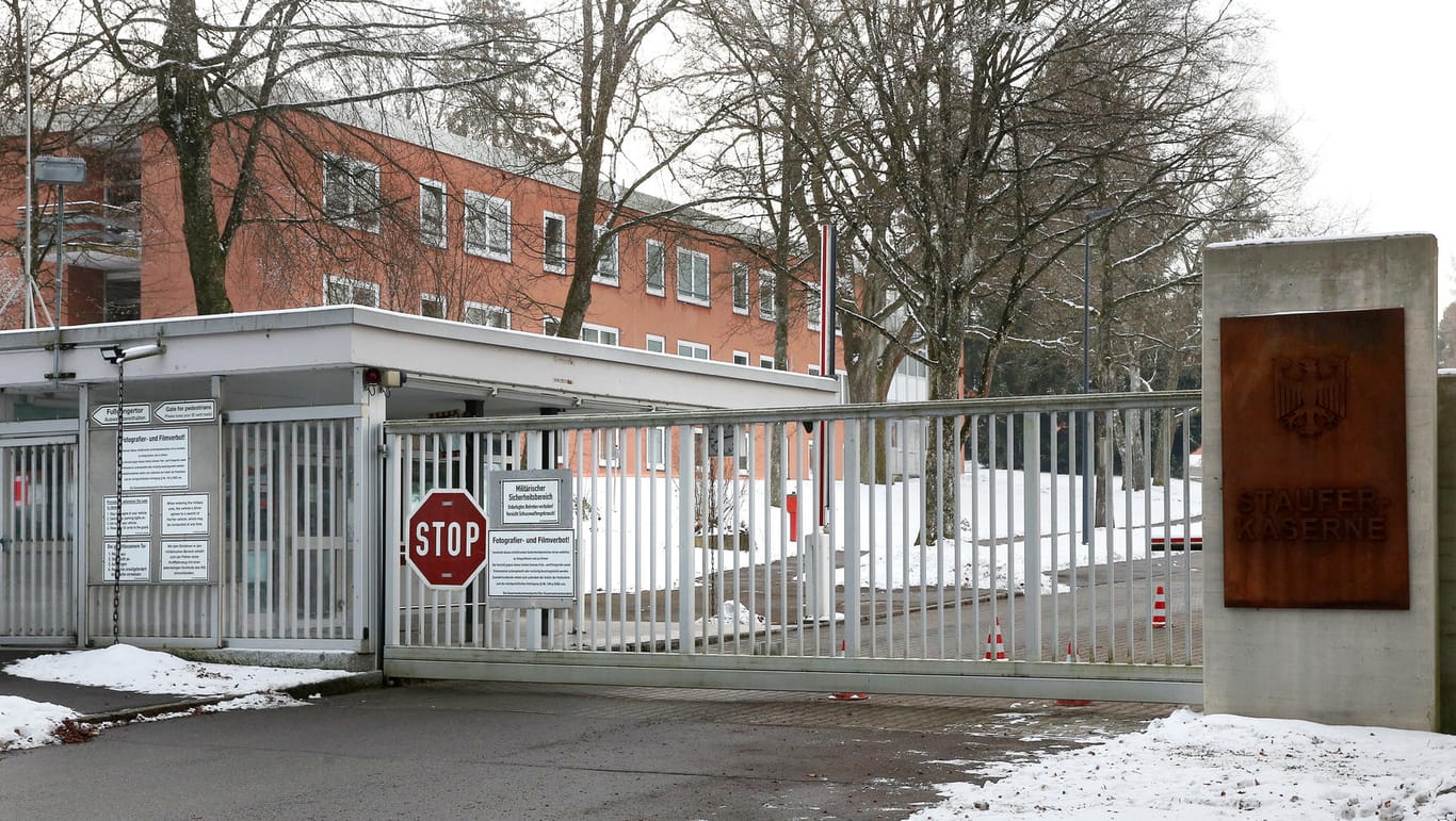 Einfahrt der Staufer-Kaserne in Pfullendorf: Die Bundeswehr-Einrichtung gerät nicht zum ersten Mal in die Schlagzeilen.