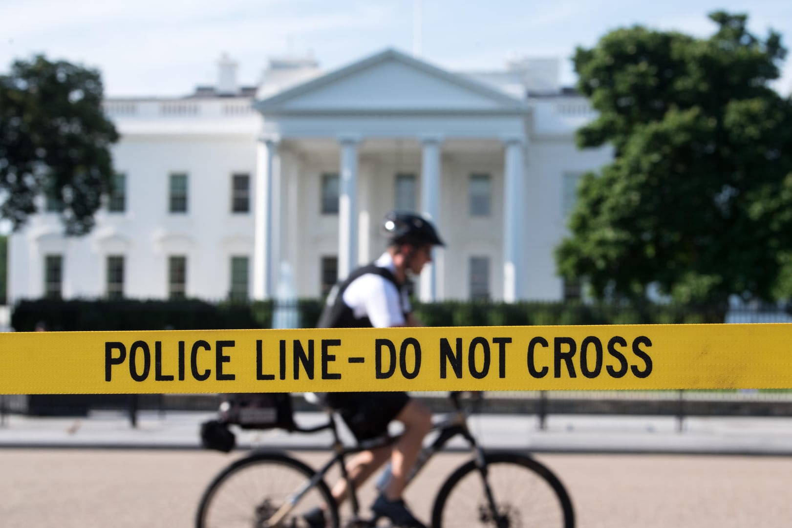 Das Weiße Haus in Washington: Ein Mann soll vor dem Amtssitz von Donald Trump auf sich selber geschossen haben.