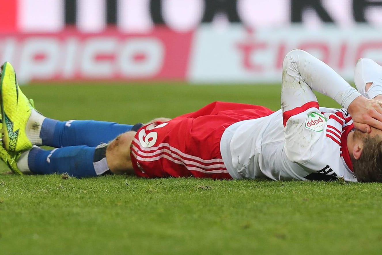 Sven Schipplock und der Hamburger SV müssen sich auf den Abstieg vorbereiten.