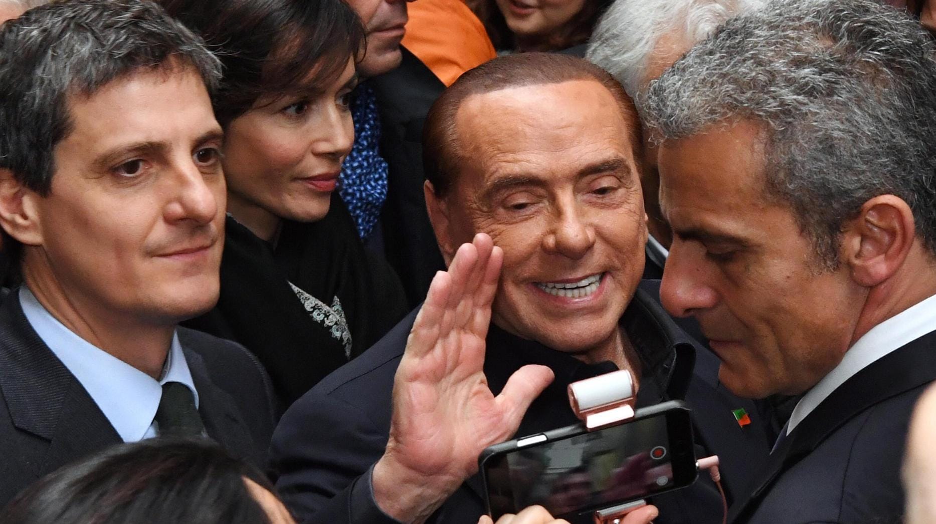 Silvio Berlsuconi: Der ehemalige Ministerpräsident wurde mehrfach rechtskräftig verurteilt, stand unter Hausarrest – nun wird er wieder in der Politik mitmischen.