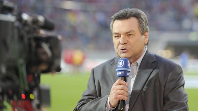 Waldemar Hartmann bleibt dem Fußball treu.