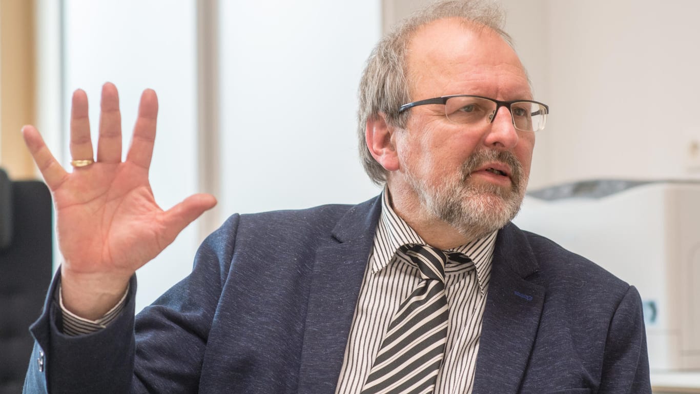 Heinz-Peter Meidinger, Präsident des Deutschen Lehrerverbandes: Er kritisiert die "Inflation an guten Noten."