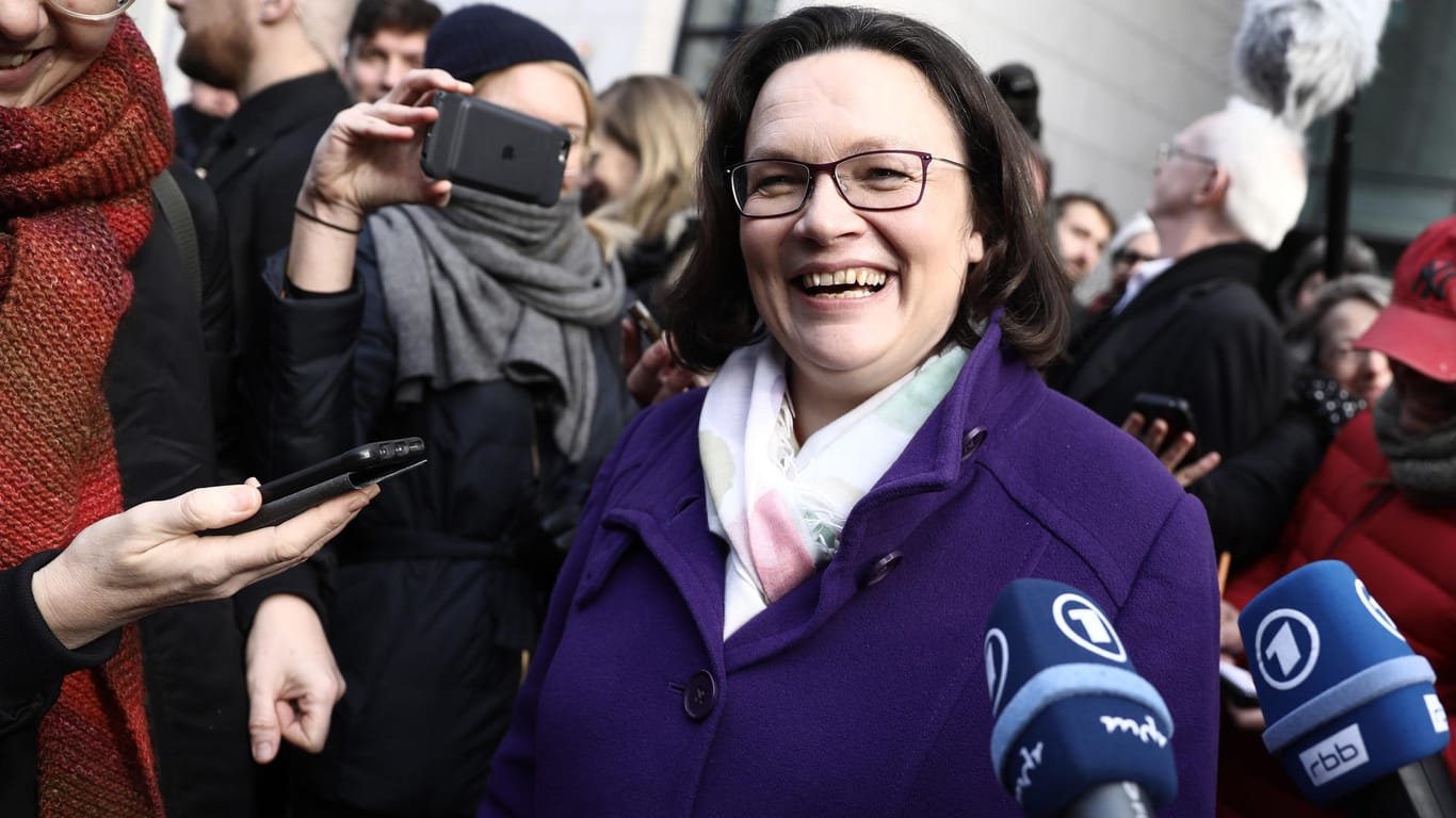 SPD-Fraktionschefin Andrea Nahles ist sichtlich erleichtert: Die Mitglieder ihrer Partei stimmten der Neuauflage der großen Koalition zu.