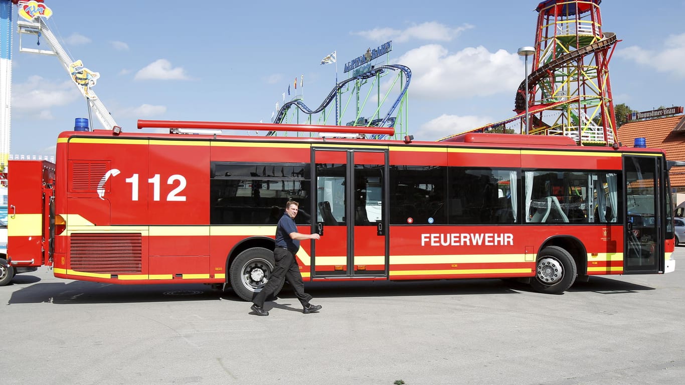 Ein Feuerwehrbus der Münchner Feuerwehr. Ein ähnliches Modell kommt auch bei der Berliner Feuerwehr zum Einsatz.