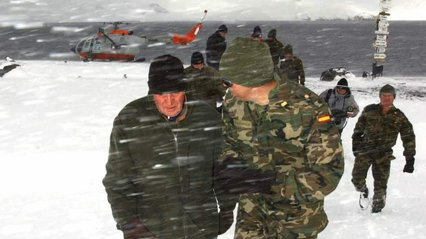Der ehemalige spanische König Juan Carlos mit spanischen Soldaten in der Antarktis: Spanien unterhält in der Antarktis mehrere Forschungsstationen, die vom Militär versorgt werden.