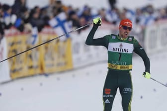 Auf der Ziellinie: Johannes Rydzek jubelt über seinen Einzelerfolg in Lahti.