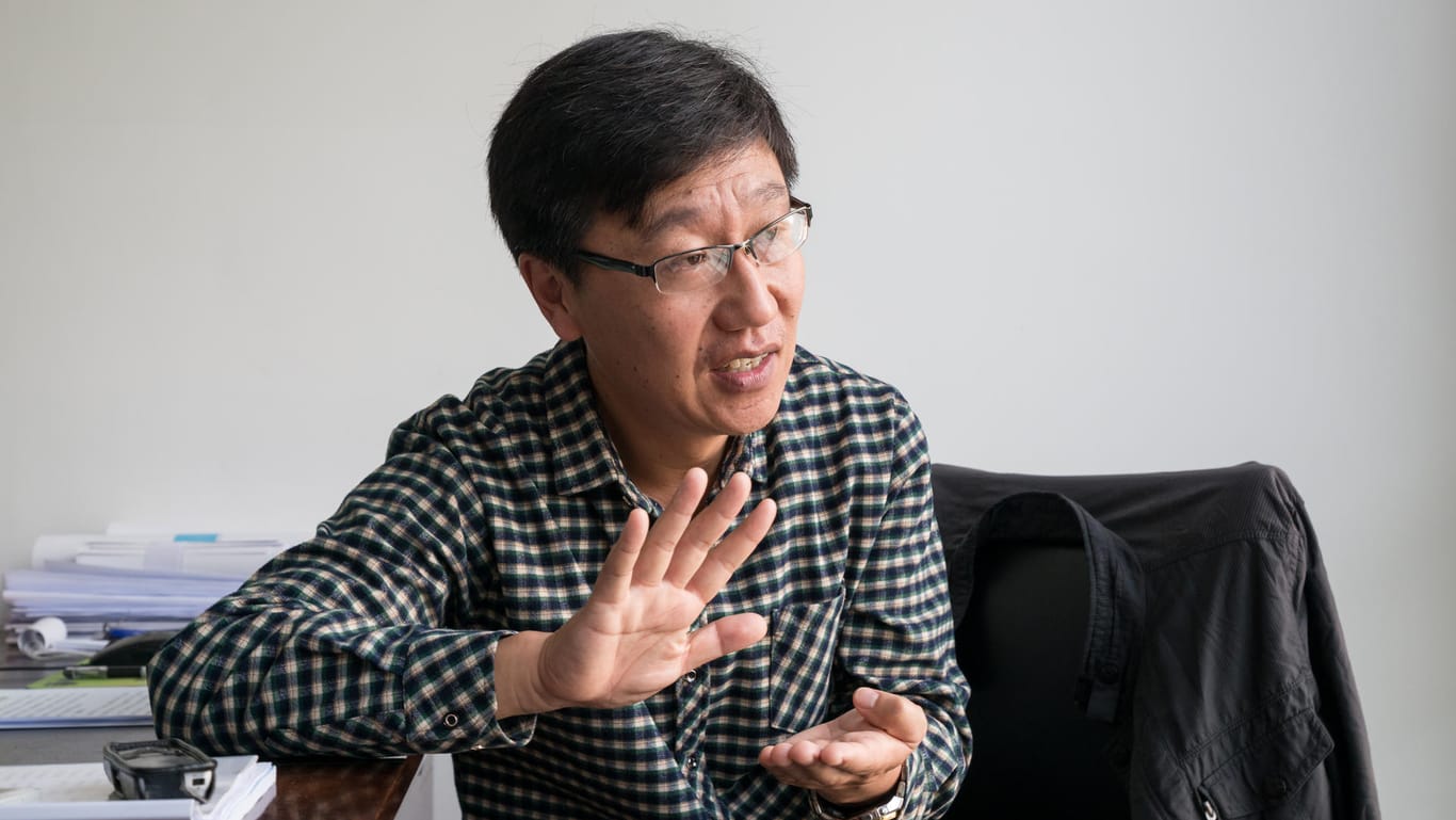 He Junning, Direktor der Sozialkreditbehörde in Rongcheng: Er erklärt das System, mit dem Bürger für verantwortungsbewusstes Verhalten mit Punkten belohnt werden – oder auch Punktabzug bekommen.