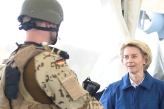 Verteidigungsministerin Ursula von der Leyen: Sie will die Bundeswehr nun auch im Irak einsetzen.