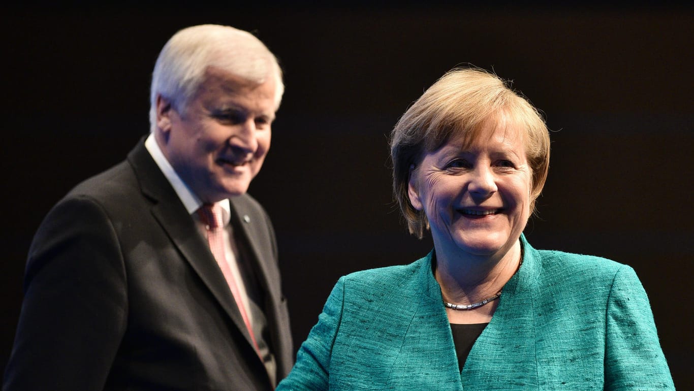Bundeskanzlerin Angela Merkel und Horst Seehofer: Das künftige Bundeskabinett muss jetzt zügig handeln.