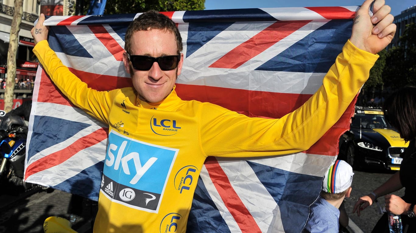 Bradley WigginsDer britische Radprofi Bradley Wiggins jubelt am 22.Juli 2012 nach seinem Sieg bei der Tour de France in Paris. Jetzt sieht er sich schweren Vorwürfen ausgesetzt.