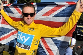 Bradley WigginsDer britische Radprofi Bradley Wiggins jubelt am 22.Juli 2012 nach seinem Sieg bei der Tour de France in Paris. Jetzt sieht er sich schweren Vorwürfen ausgesetzt.