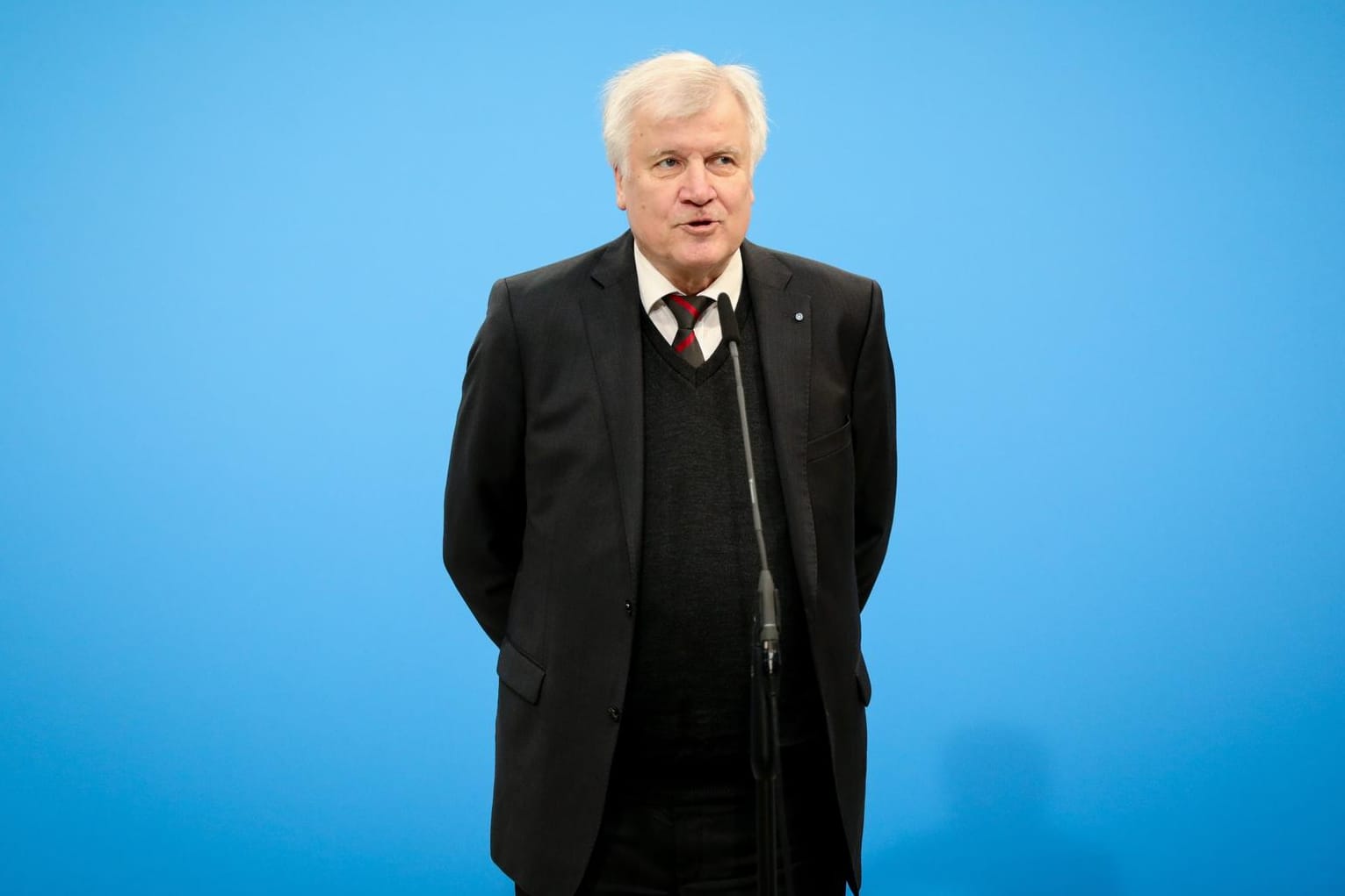 Seehofer: Beruft sich und zwei Männer als Minister.