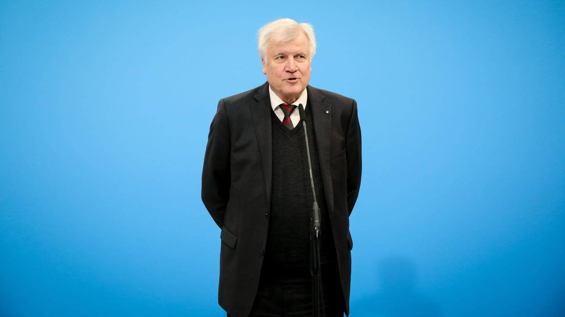 Seehofer: Beruft sich und zwei Männer als Minister.