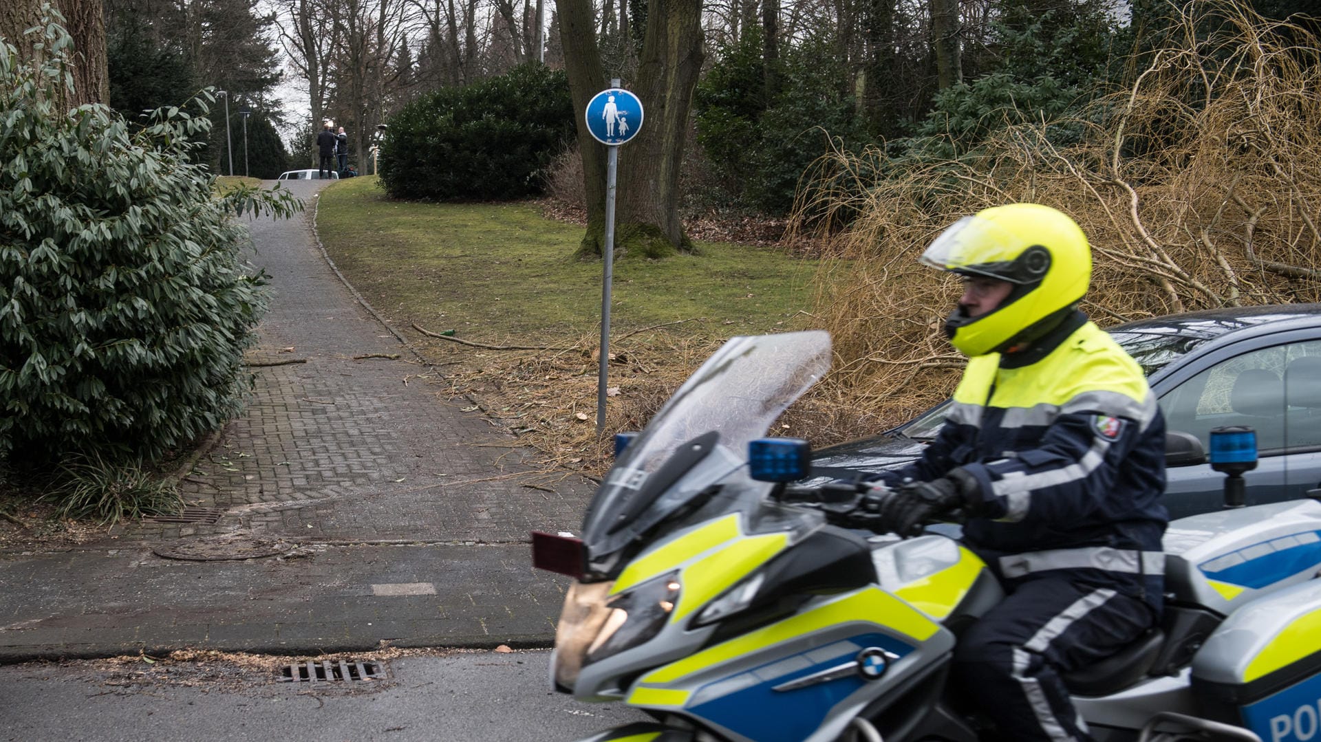 Haan vor den Toren Düsseldorfs: Der Fußweg, auf dem der Manager Bernhard Günther mit Säure übergossen wurde.