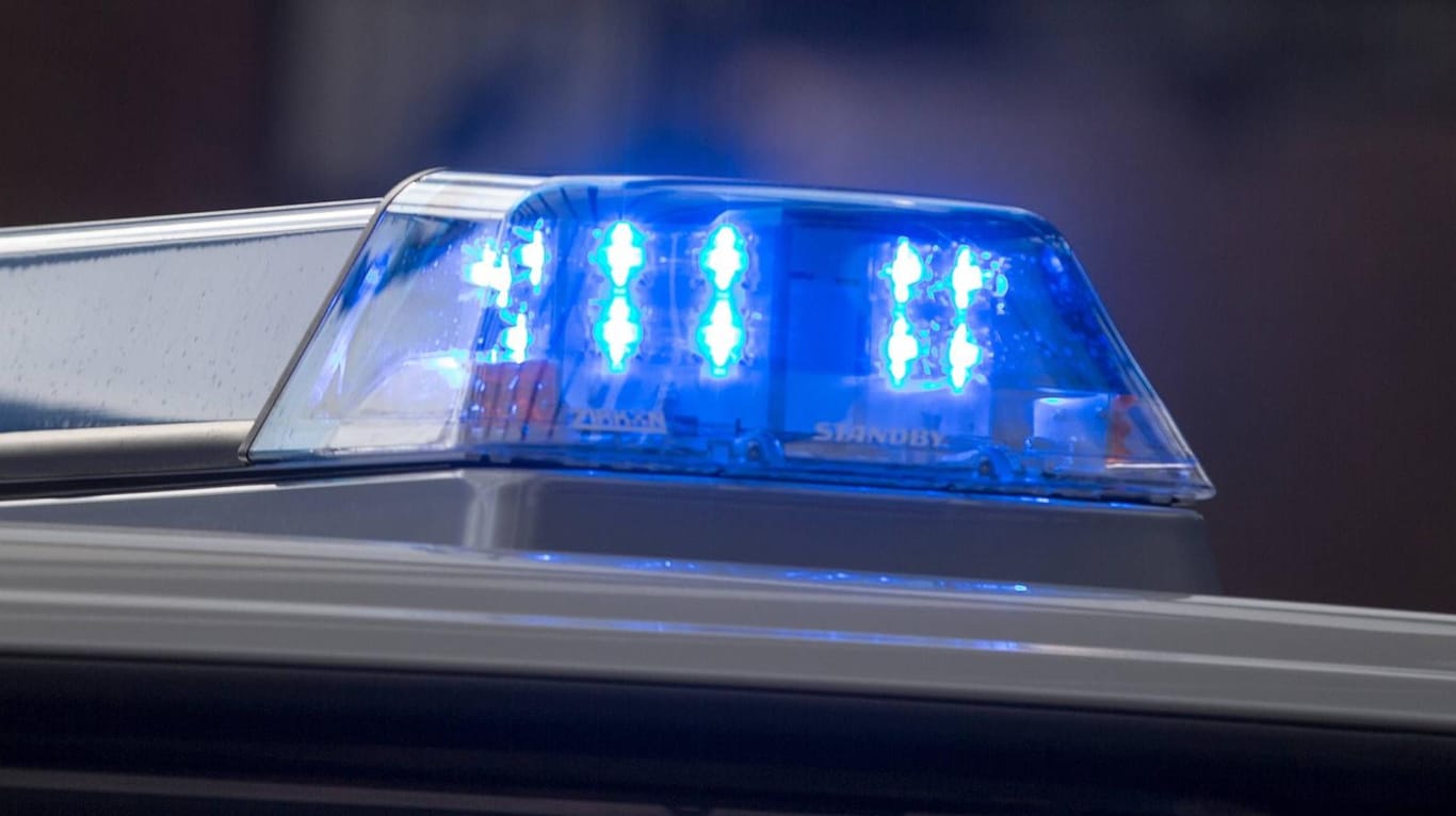 Eingeschaltetes Blaulicht: Die Polizei Thüringen konnte den Fall Stephanie nach mehr als 26 Jahren aufklären (Symbolbild).