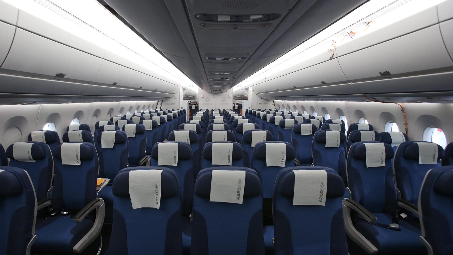 Kurioser Vorfall auf einem Flug in Asien: Ein Fluggast zog sich erst nackt aus und attackierte dann eine Stewardess. (Symbolbild) Kurioser Vorfall auf einem Flug in Asien: Ein Fluggast zog sich erst nackt aus und attackierte dann eine Stewardess. (Symbolbild)
