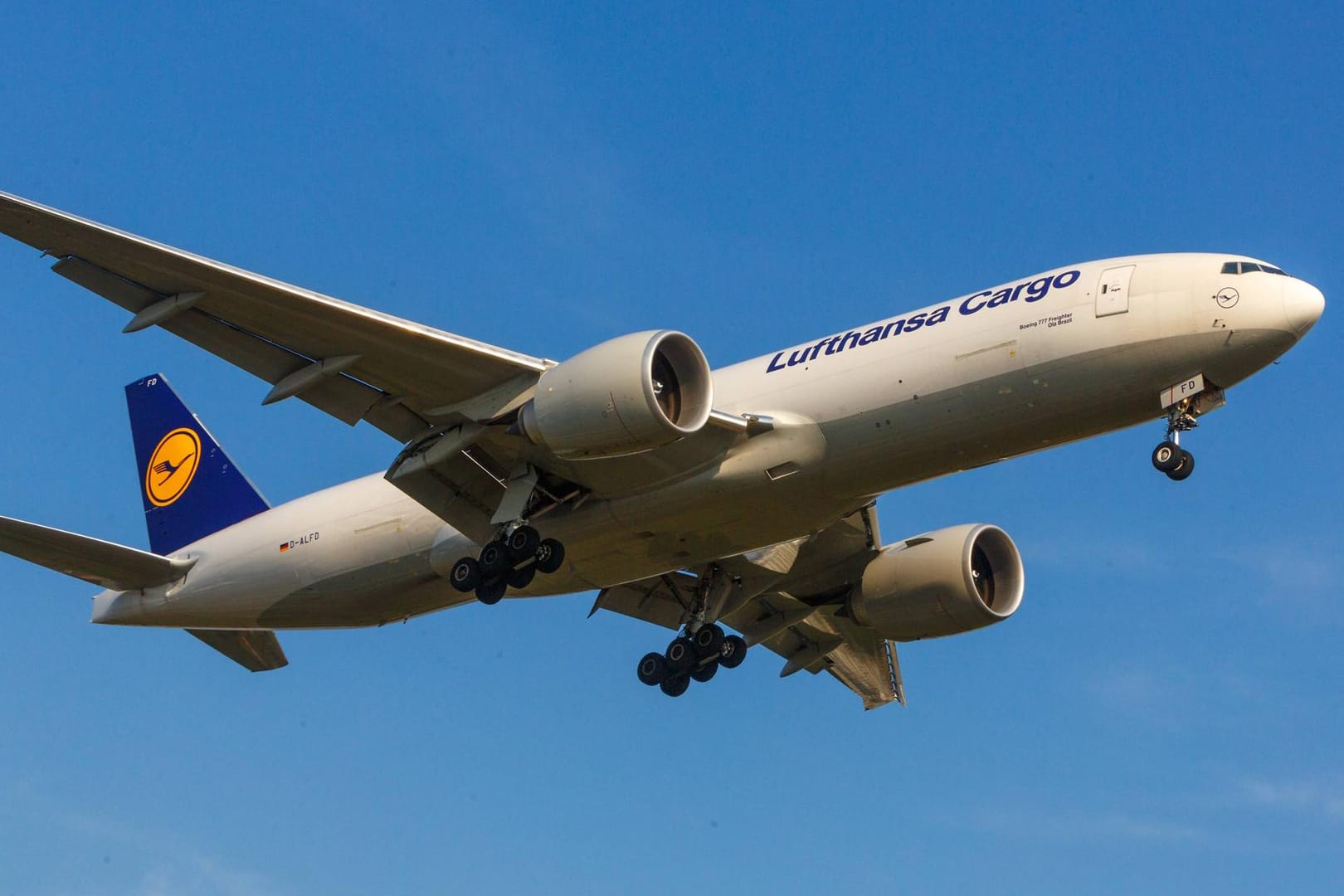 Ein Frachtflugzeug der Lufthansa: Nach einem Diebstahl in Millionenhöhe fliegt diese Maschine wohl leichter zum Ziel.