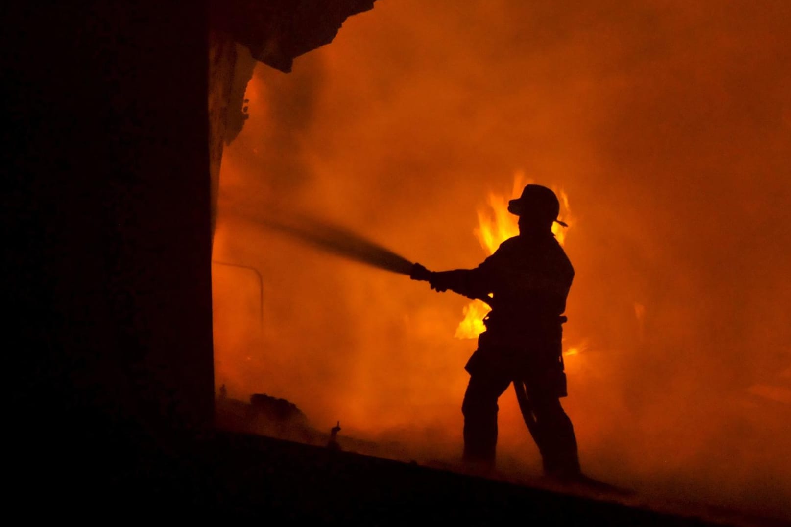 Feuerwehrmann löscht Feuer: Deutscher Feuerteufel für zurechnungsfähig erklärt.