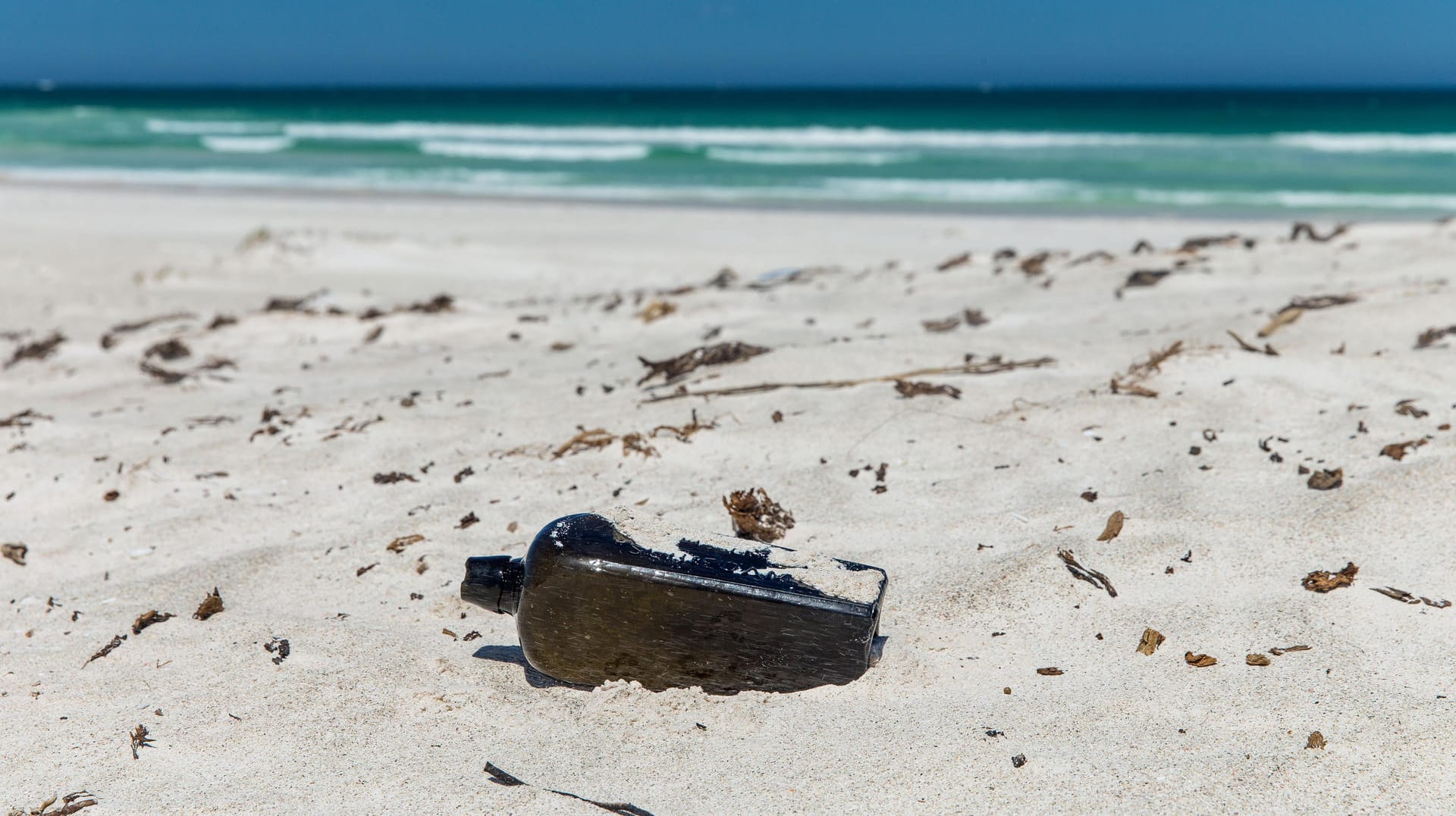 Die Flaschenpost von dem Forschungsschiff "Paula" in Australien: Nach 132 Jahren ist sie wieder an Land. Die Flaschenpost von dem Forschungsschiff "Paula" in Australien: Nach 132 Jahren ist sie wieder an Land.