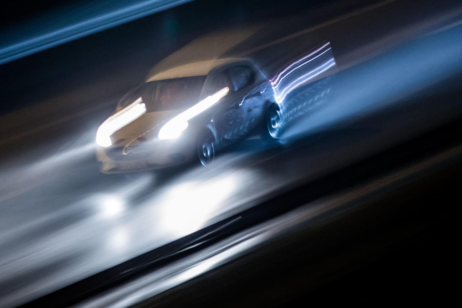 Ein "Reichsbürger" auf der Flucht wurde auf der A3 nach einer wilden Verfolgungsjagd gefasst. (Symbolbild)