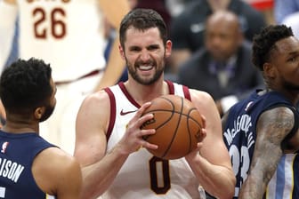 Kevin Love (M.): Der NBA-Star von den Cleveland Cavaliers hat nach eigenen Angaben eine Panikattacke erlitten.