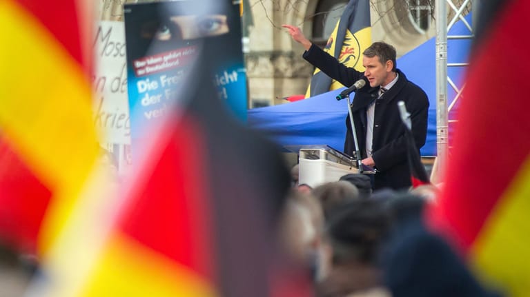 AfD-Politiker Björn Höcke bei einer Rede in Erfurt Ende Januar: Landesverfassungsschützer kritiseren die Zurückhaltung des Bundesverfassungsschutzes gegenüber der Partei.