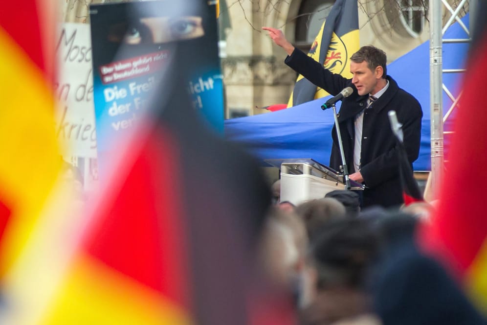 AfD-Politiker Björn Höcke bei einer Rede in Erfurt Ende Januar: Landesverfassungsschützer kritiseren die Zurückhaltung des Bundesverfassungsschutzes gegenüber der Partei.
