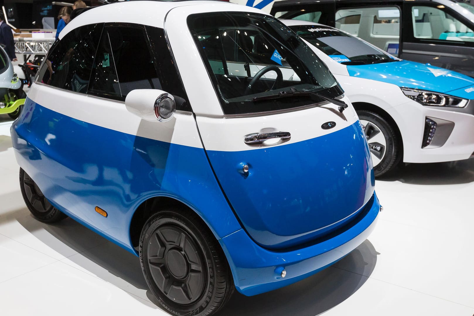 Das Mini-Auto Microlino erinnert stark an die Isetta von BMW aus den 1950er Jahren.