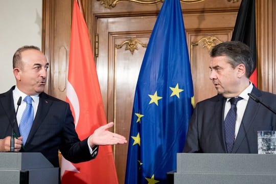 Cavusoglu hat sich bei seinem Deutschland-Besuch mit Sigmar Gabriel (SPD) getroffen.