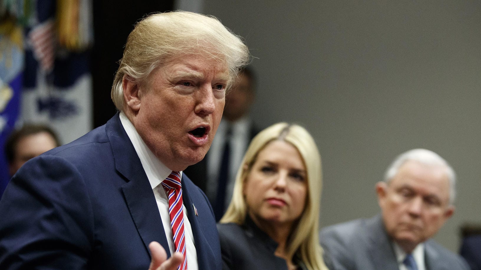 Donald Trump und Justizminister Jeff Sessions (r.) im Weißen Haus: Auch Sessions wollte Trump bereits den Rücken kehren. Donald Trump und Justizminister Jeff Sessions (r.) im Weißen Haus: Auch Sessions wollte Trump bereits den Rücken kehren.