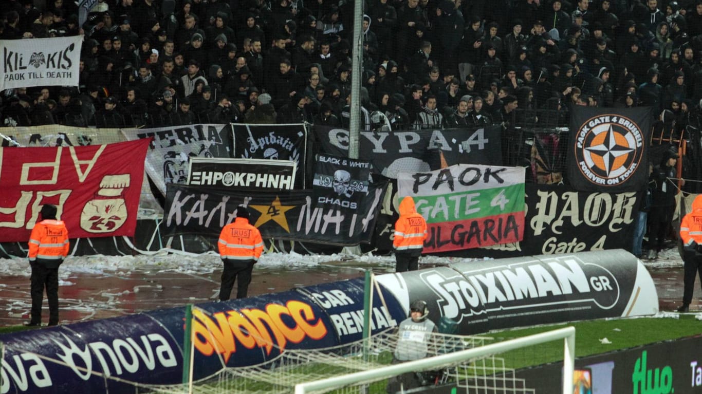 Fans von PAOK Saloniki: Einige Anhänger des griechischen Erstligisten stürmten ein TV-Studio.