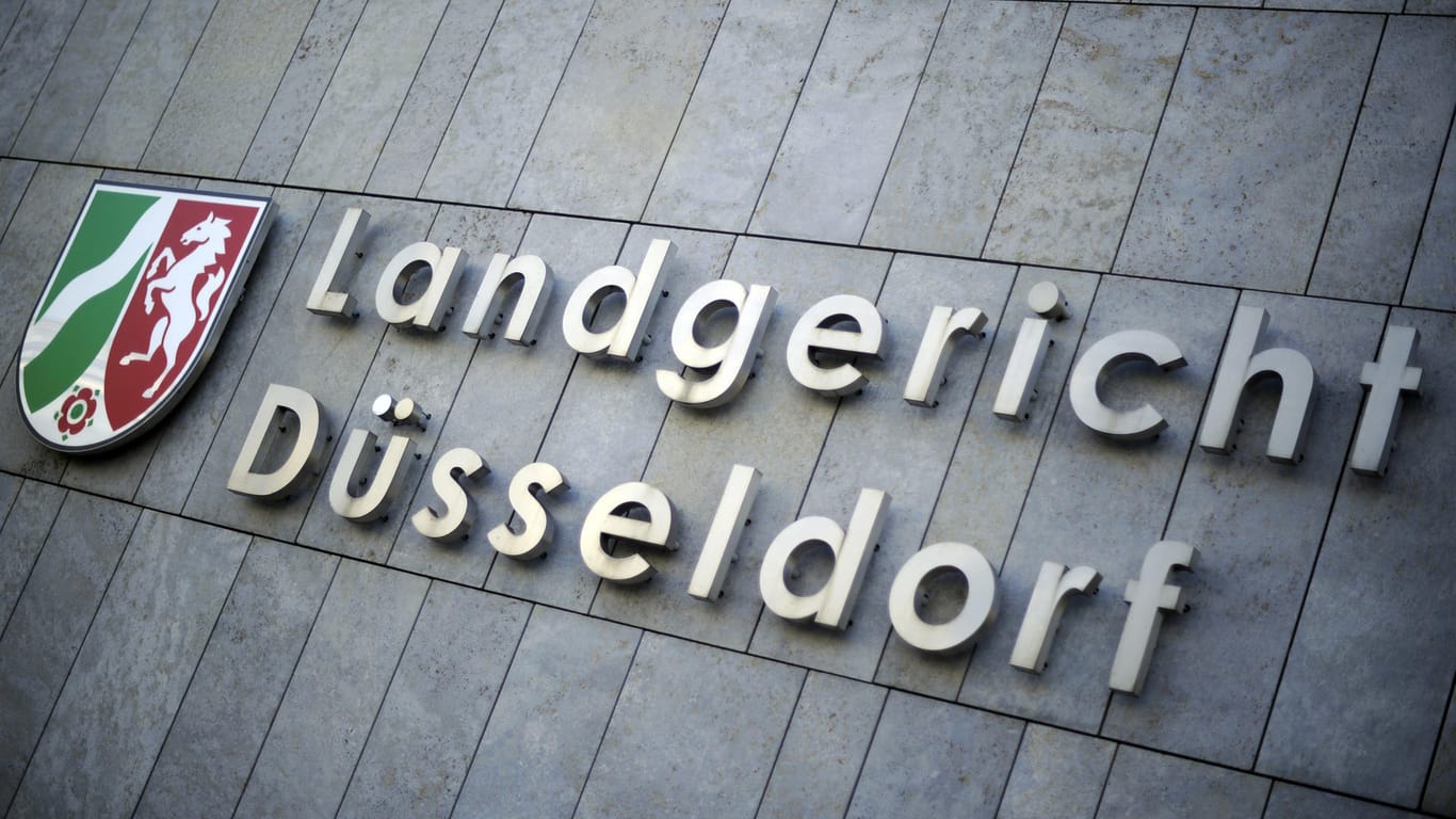 Land - und Amtsgericht Düsseldorf: Das Gericht erließ einen Haftbefehl gegen die Eltern neun verwahrloster Kinder, nachdem sie nicht zu einem Gerichtstermin erschienen sind.