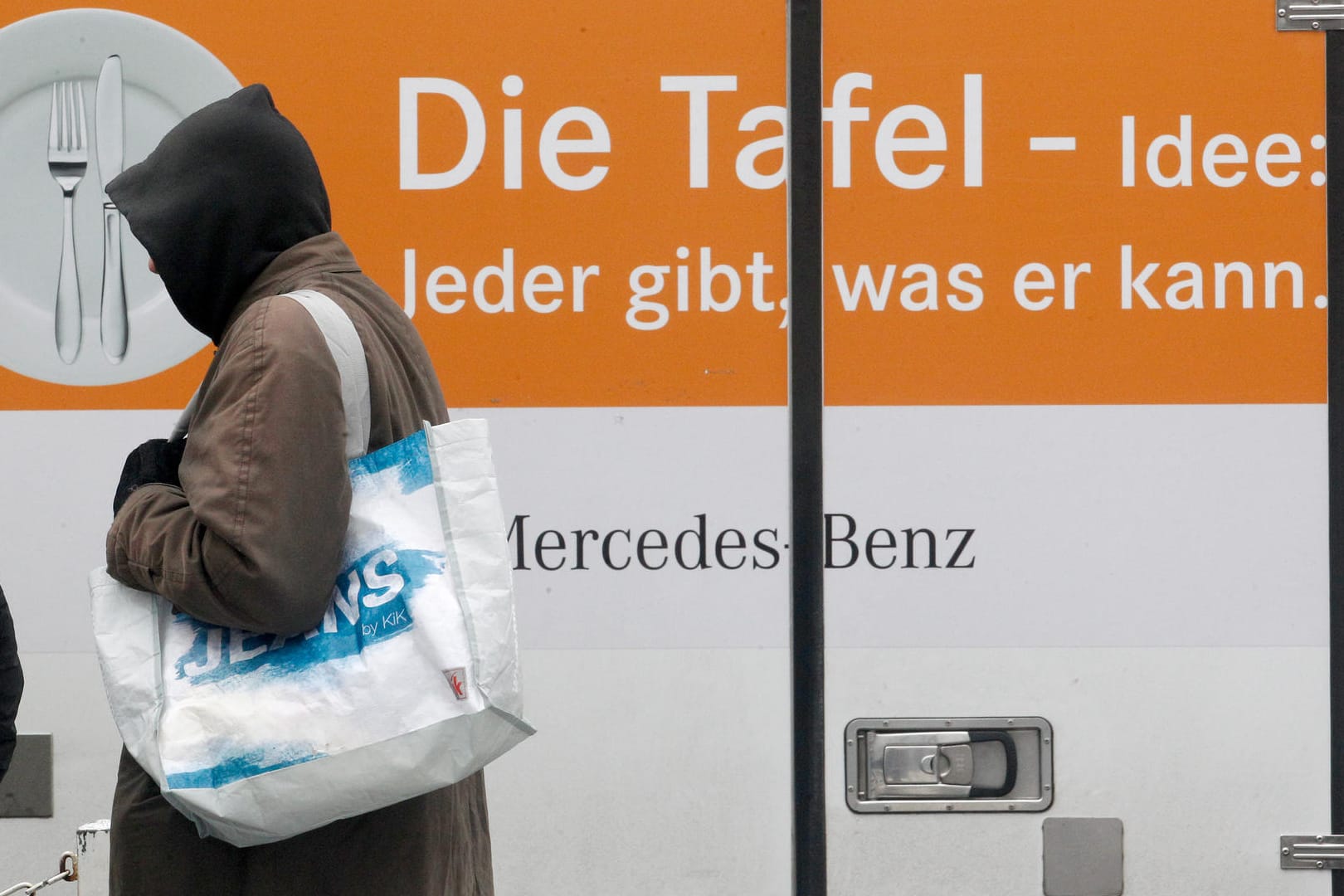 Die Essener Tafel: Ein Aufnahmestopp für Ausländer hat die Debatte um Armut neu entfacht.