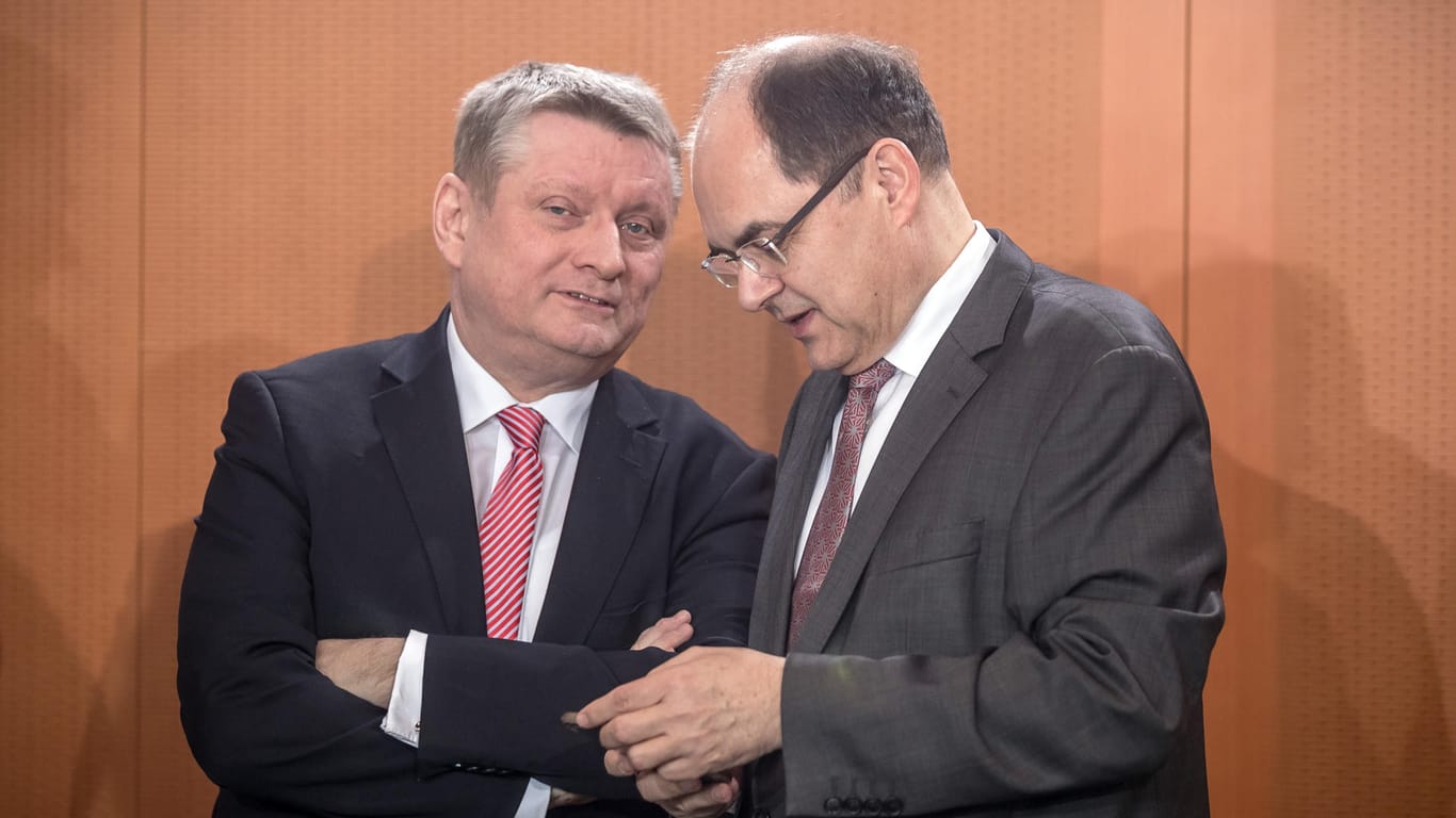 "Ein Ministeramt ist ein Amt auf Zeit": Gesundheitsminister Gröhe und Landwirtschaftsminister Schmidt verlassen das Bundeskabinett.
