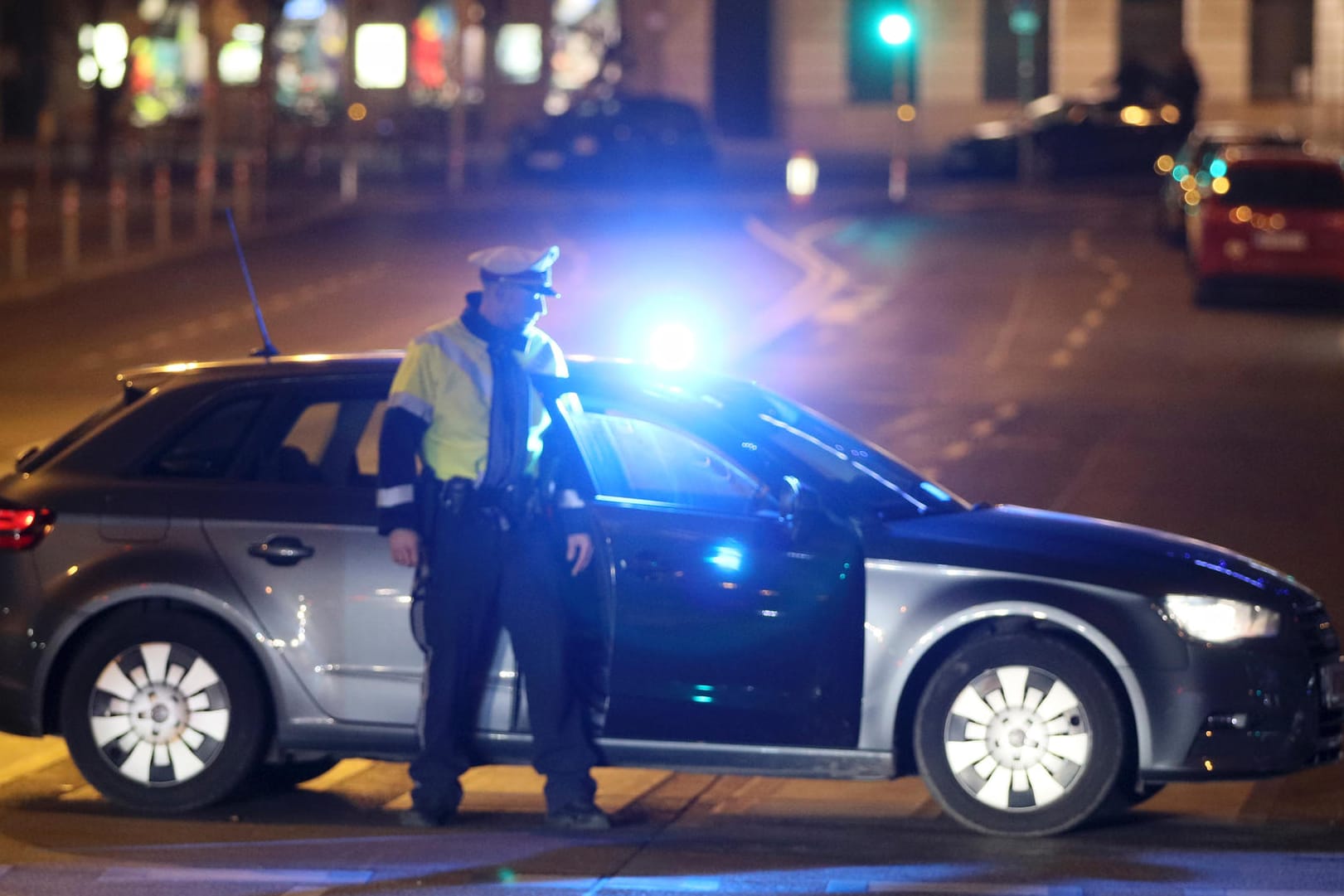 Straßensperre am Tatort in der Wiener Innenstadt: Die erste Attacke ereignete sich vor einem Restaurant.