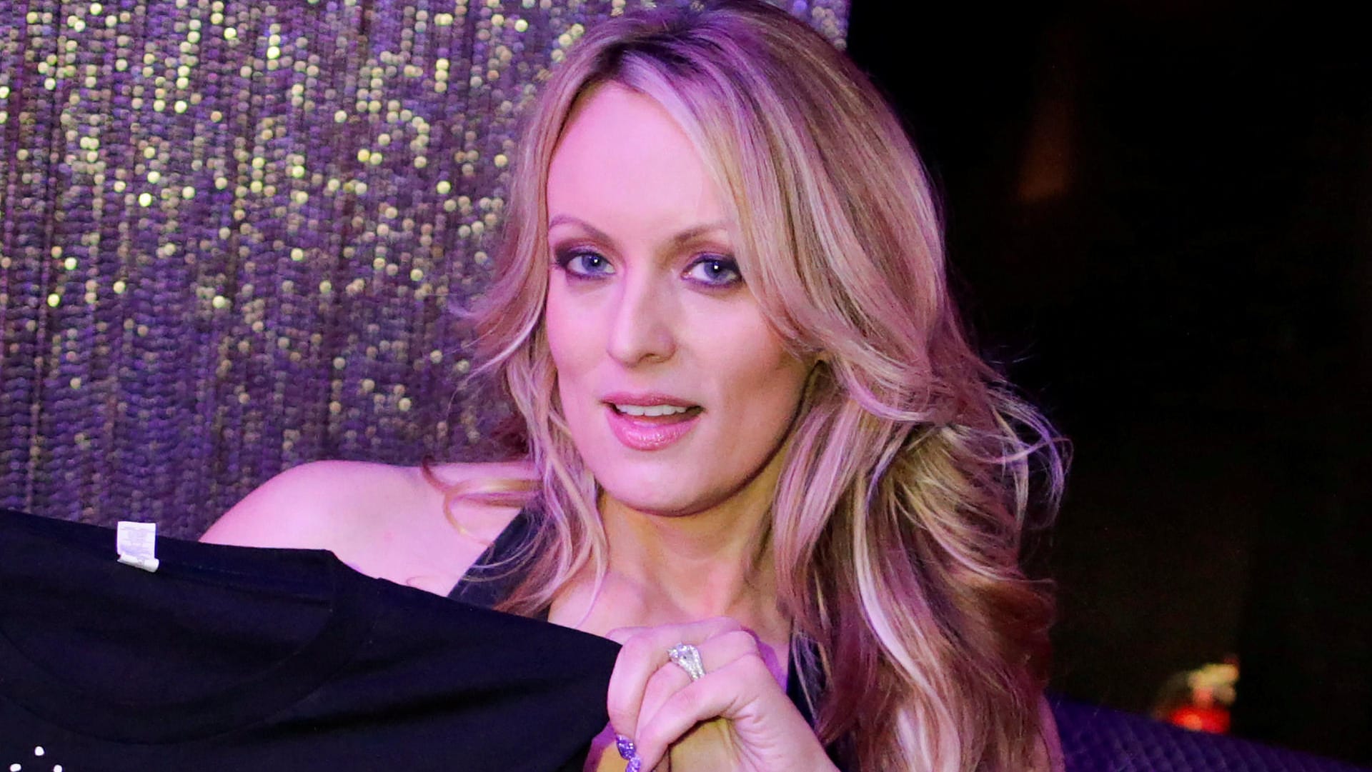 Stephanie Clifford alias Stormy Daniels: Was lief zwischen dem Pornostar und Donald Trump? Stephanie Clifford alias Stormy Daniels: Was lief zwischen dem Pornostar und Donald Trump?