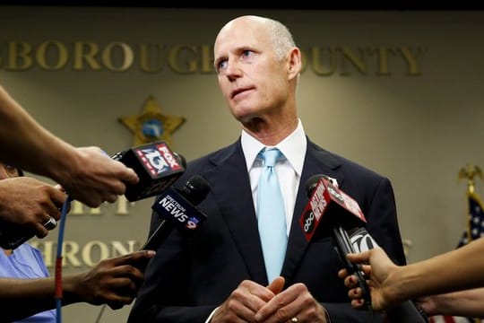 Rick Scott, Gouverneur von Florida, spricht bei einer Pressekonferenz über die mögliche Veränderung des Waffenrechts.