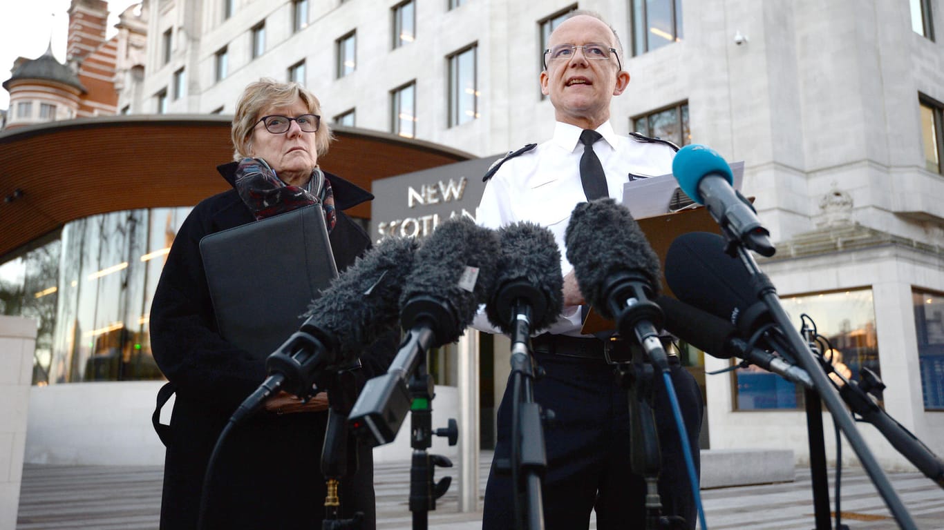 Mark Rowley, Chef der britischen Anti-Terror-Einheit, und Sally Davies, die oberste Gesundheitsberaterin der Regierung: Hunderte Beamte seien auf den Fall Skripal angesetzt worden.