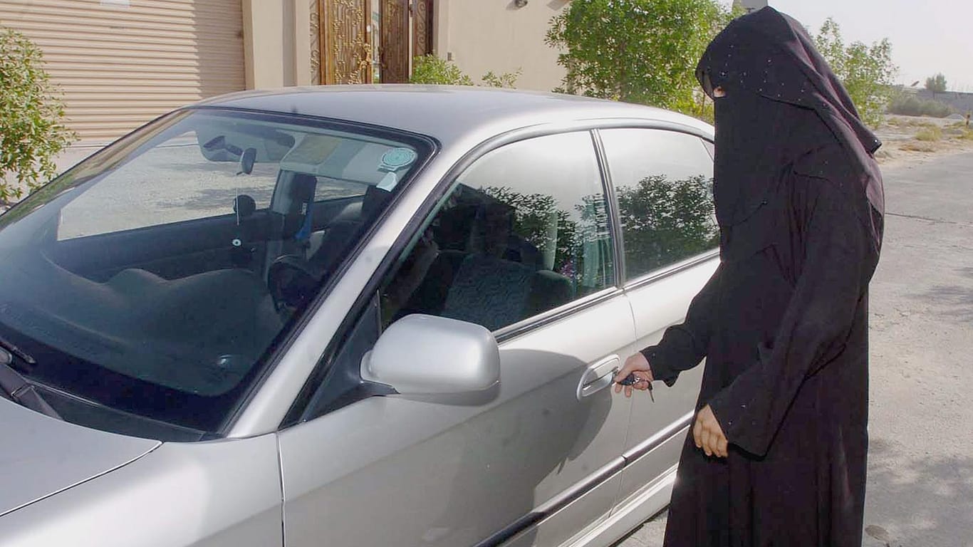 Saudi-arabische Frauen am Steuer: Das Fahrverbot soll bald aufgehoben werden.