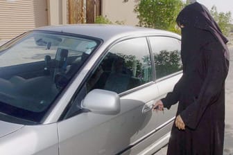 Saudi-arabische Frauen am Steuer: Das Fahrverbot soll bald aufgehoben werden.