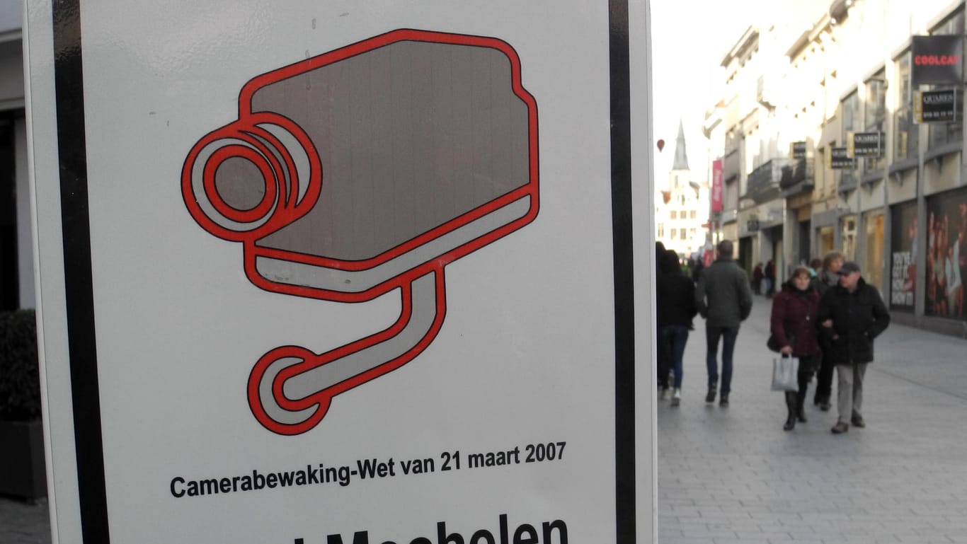 Hinweisschild in Mechelen: 250 Kameras sind im Stadtgebiet verteilt.