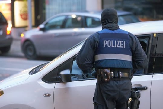 Eine Großrazzia in sieben Bundesländern führte zu der Verhaftung eines Bandenchefs.