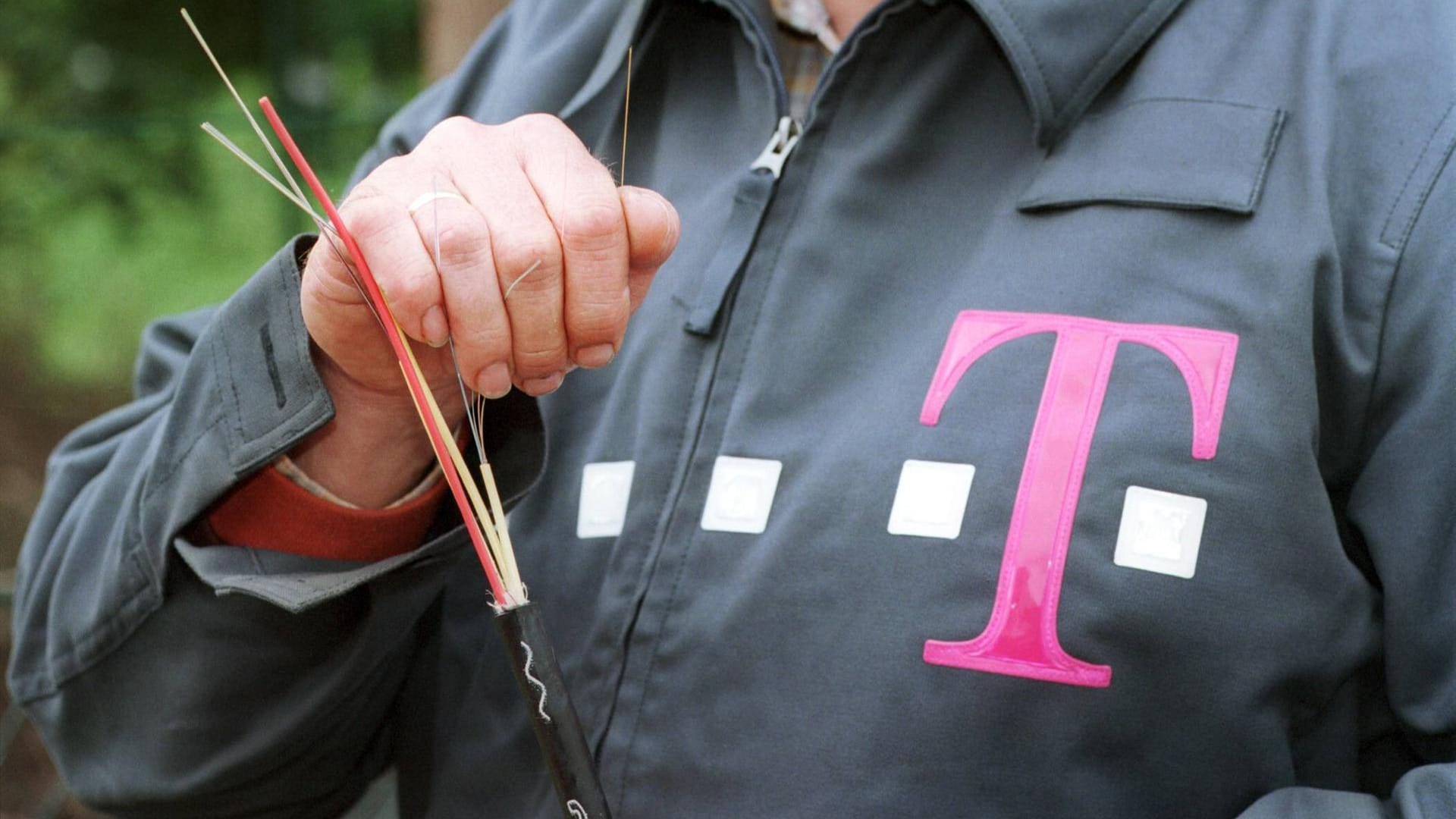 Techniker der Deutschen Telekom: Zum Outfit gehört auch ein Dienstausweis (nicht im Bild).