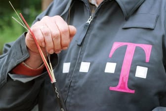 Techniker der Deutschen Telekom: Zum Outfit gehört auch ein Dienstausweis (nicht im Bild).
