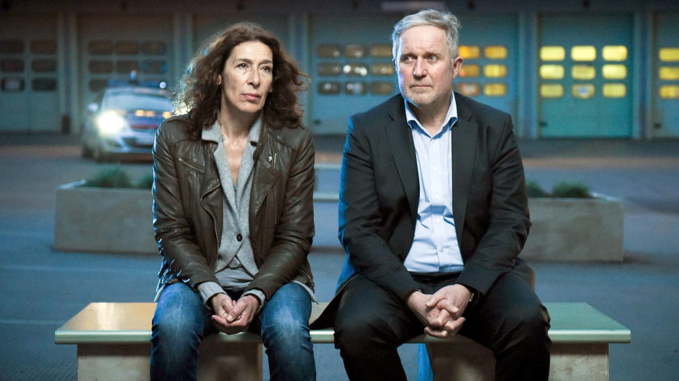 Adele Neuhauser und Harald Krassnitzer in einer "Tatort"-Szene. Die beiden sind nicht nur Kollegen, sondern auch Freunde.