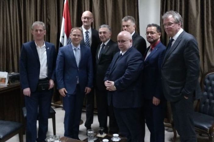 "Alles total entspannt hier": AfD-Politiker zu Besuch beim syrischen Staatsminister für Nationale Versöhnungsangelegenheiten, Ali Haidar (4.v.l.), in Damaskus.